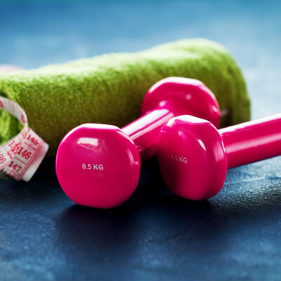 איך כושר אישי בבית יכול לשפר את הריכוז והתפוקה בעבודה?